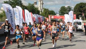 Dostluk Maratonu’nda sporcular kıyasıya yarıştı