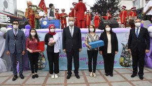 Kursiyerlerin sergisi validen tam not aldı