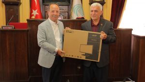 Mahalle muhtarlarına bilgisayar ve yazıcı verdi