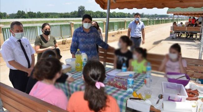 Sınav öncesi öğrencilere moral pikniği