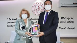 Türk Kadınlar Birliği’nden öğrencilere tablet desteği