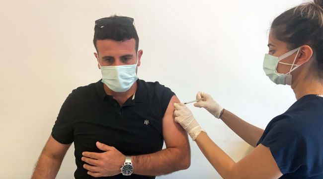18 yaş üstünün yarısından fazlası en az bir doz aşı oldu