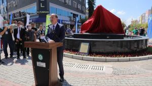 48 yıllık heykel Saraçlar cadde’sinde açıldı