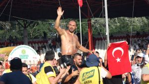 Başpehlivan Gürbüz zirveyi sevdi