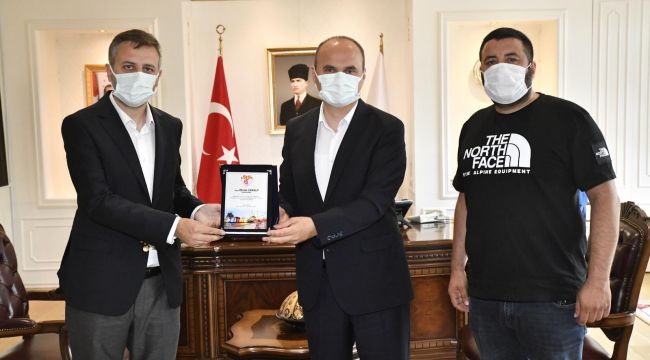 Edirnespor’dan Vali Canalp’e teşekkür plaketi