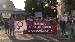 Kadınlar ‘İstanbul Sözleşmesi Yaşatır’ diye haykırdı