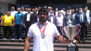Koç, TB’de davul zurnayla karşılandı