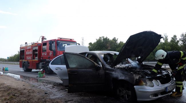 Otomobil seyir halindeyken alev aldı