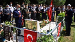 Trakya’da şehit kabirlerine karanfil bırakıldı