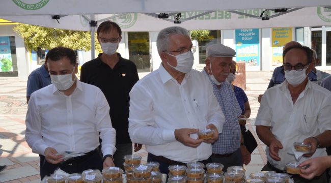 Belediye’den aşure ikramı