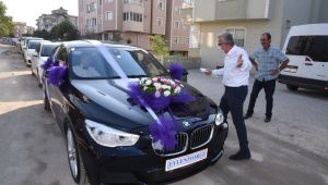 Helvacıoğlu, aldığı bahşişle vatandaşlara çay ısmarladı