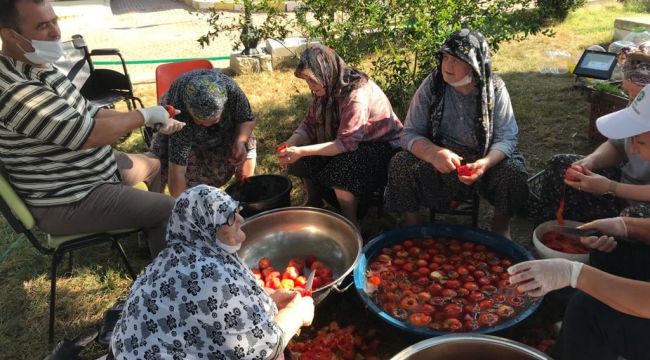 Huzurevi sakinlerinden kışlık salça