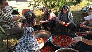 Huzurevi sakinlerinden kışlık salça