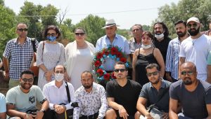 Öldürülen Romanların anısına Tunca Nehri'ne çiçek bırakıldı