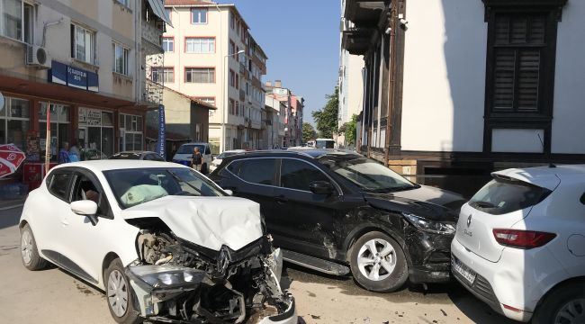 Otomobil ile cip çarpıştı: 3 yaralı