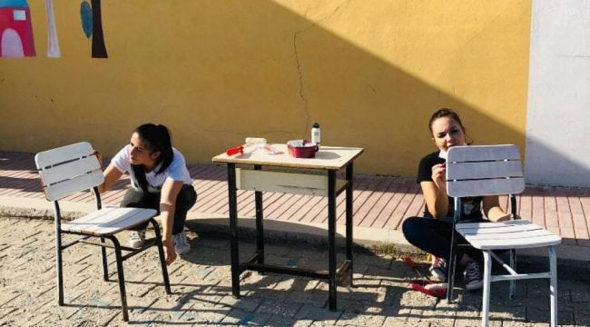 Atık malzemelerden kütüphane oluşturdular