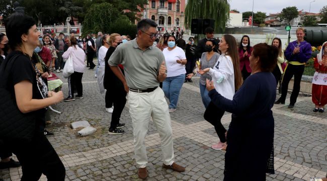 Güney Koreli profesör 9/8’lik ritme dayanamadı