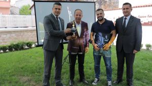 Gürkan’dan masa tenisi sözü