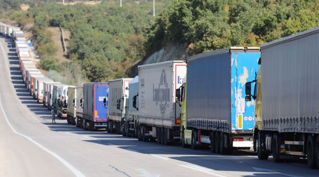 Hamzabeyli Sınır Kapısı'nda tır kuyruğu 20 kilometreyi buldu