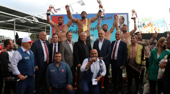 Kel Aliço Yağlı Güreşleri'nin başpehlivanı İsmail Koç oldu