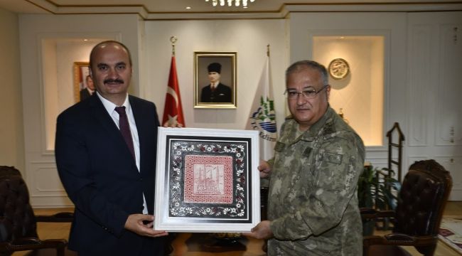 Korgeneral Yeni’den Vali Canalp’e ziyaret