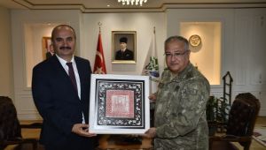 Korgeneral Yeni’den Vali Canalp’e ziyaret