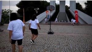 Lozan anıtında Basketbol