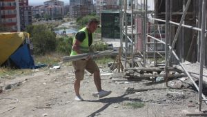Okul müdürü öğrencileri için amelelik yaptı