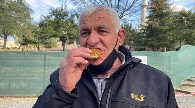 160 yıllık ağaçtan toplanan bal vatandaşlara ikram edildi