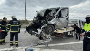 Bariyerlere çarpan aracın sürücüsü yaralandı