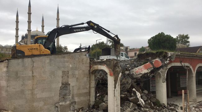 Belediye dükkanları tarih oldu