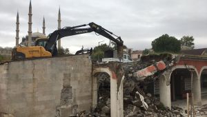 Belediye dükkanları tarih oldu
