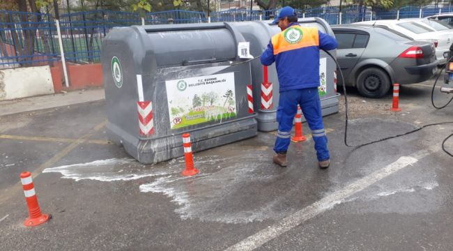 Çöp konteynerleri dezenfekte ediliyor