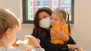 Esra Gürkan, çocuklar ve kadınlarla bir araya geldi
