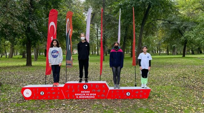 Gençler, Kros parkurunda yarıştılar