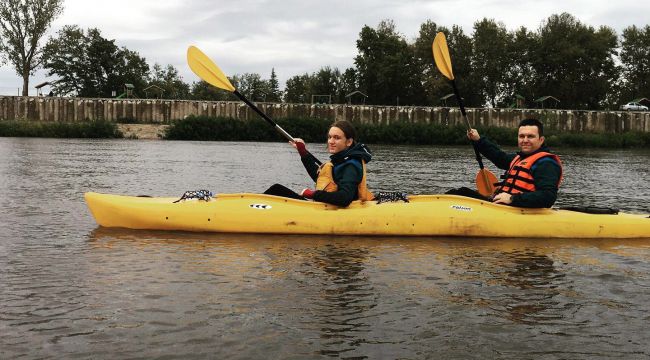 Kanocular, Meriç Nehri'nde kürek çekti
