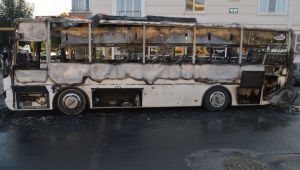 Yanan işçi servisi kullanılamaz hale geldi