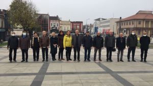 25 yılını dolduran diş hekimlerine plaket