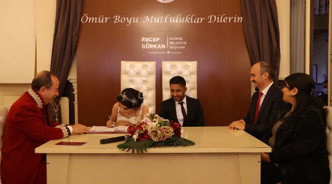 Çocuk evleri sitesinde yetişen iki genç dünyaevine girdi