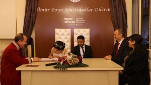 Çocuk evleri sitesinde yetişen iki genç dünyaevine girdi