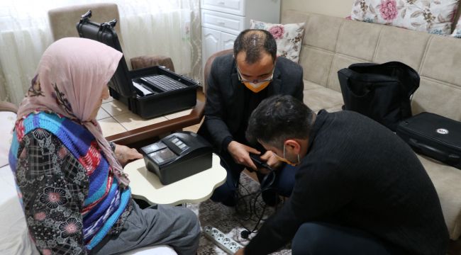 Enbiye teyzenin nufüs işlemleri evinde yapıldı