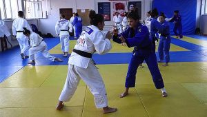 Kadınlar kendini savunmak için judo öğrenecek