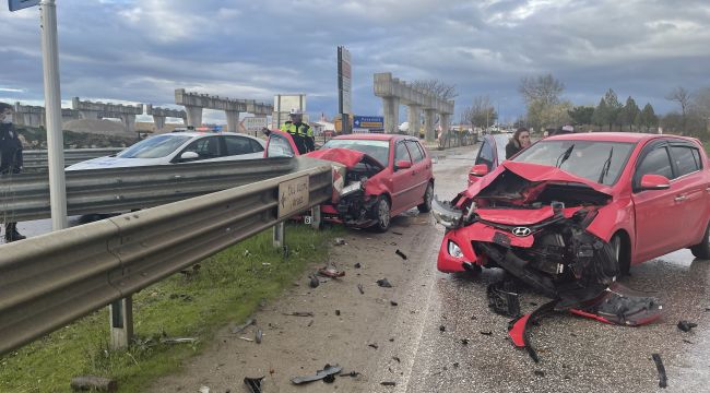 Otomobillerin çarpışması sonucu 2 kişi yaralandı