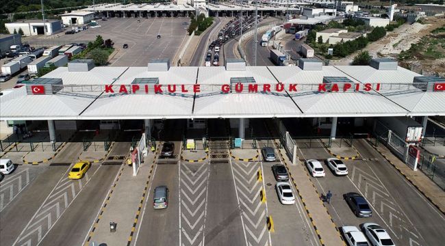 Sınır kapılarından 1 günde 16 bin yolcu geçti