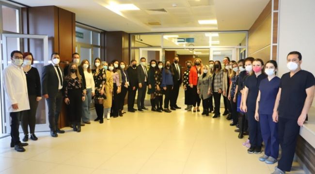 Yoğun bakım hemşireleri sertifikalarını aldı