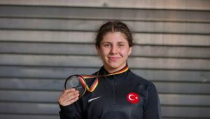 Edirne Belediyesi'nin ilk kadın güreşçisi