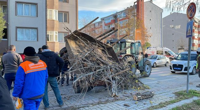 Kamyon ile traktörün çarpıştığı kazada 1 kişi yaralı