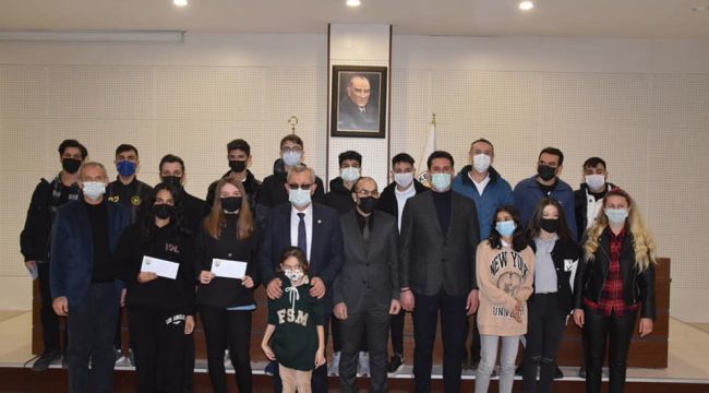 Kurtuluş koşusunun ödülleri verildi