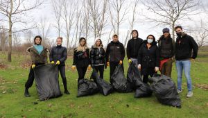 Öğrenci ve akademisyenler Tunca Nehri çevresindeki çöpleri topladı