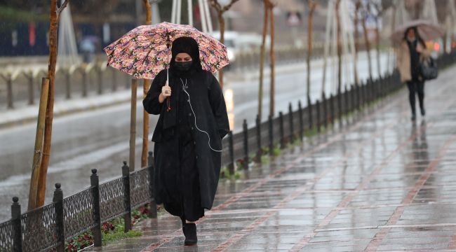 Sağanak trafikte aksamalara ve kazalara neden oldu